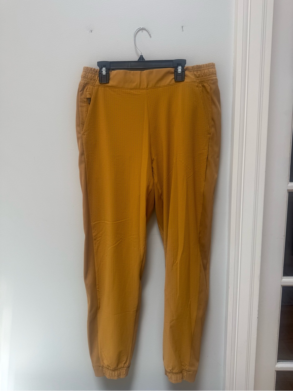 Athleta Textured Brooklyn Jogger Pants Womens 8 Gold Yellow Casual Lightweight